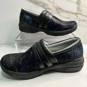 Nurse mates clogs provide‎ all day comfort and durability. Size 7 slip resistant